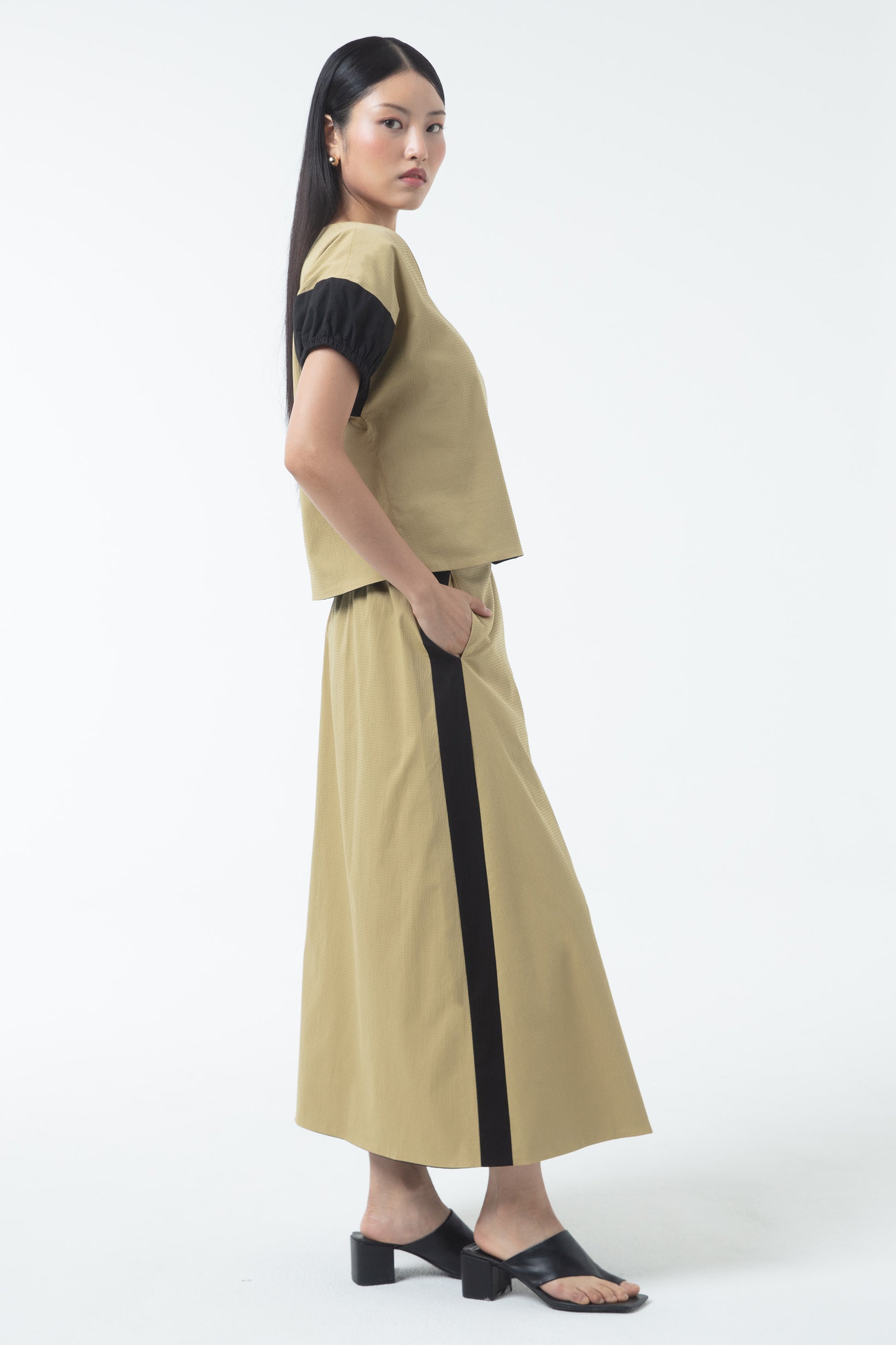 Light Olive/Black